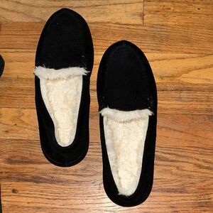 Vionic Black Textured Sole Shoes. Brand new. Never worn